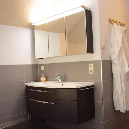 度假居 Tolles Mit Sauna Und Whirlpool By Interhome